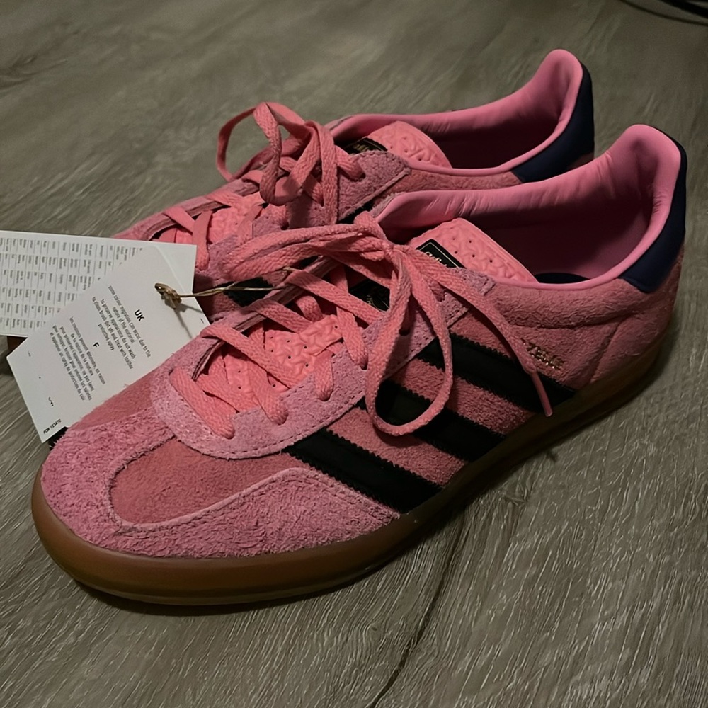 NWT gazelle sneakers